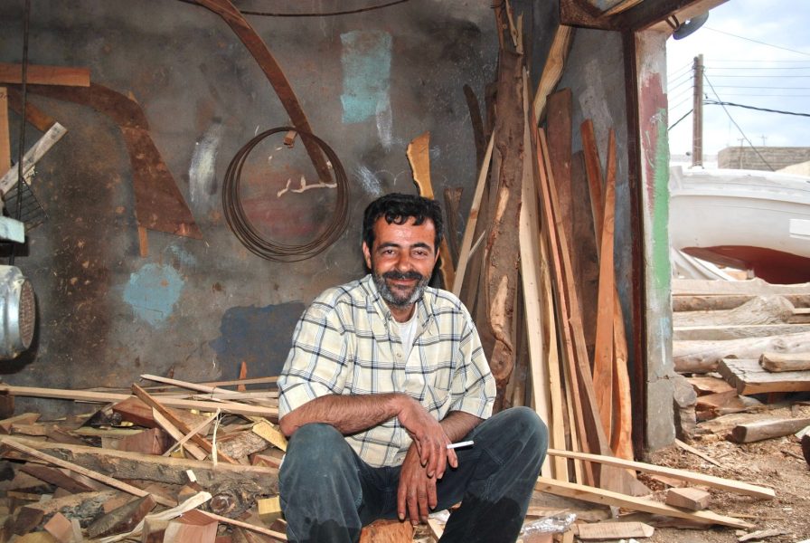 2007. Syria. Arwad Island. Builder of ships, resting. Photo by O. Krushelnitskaya